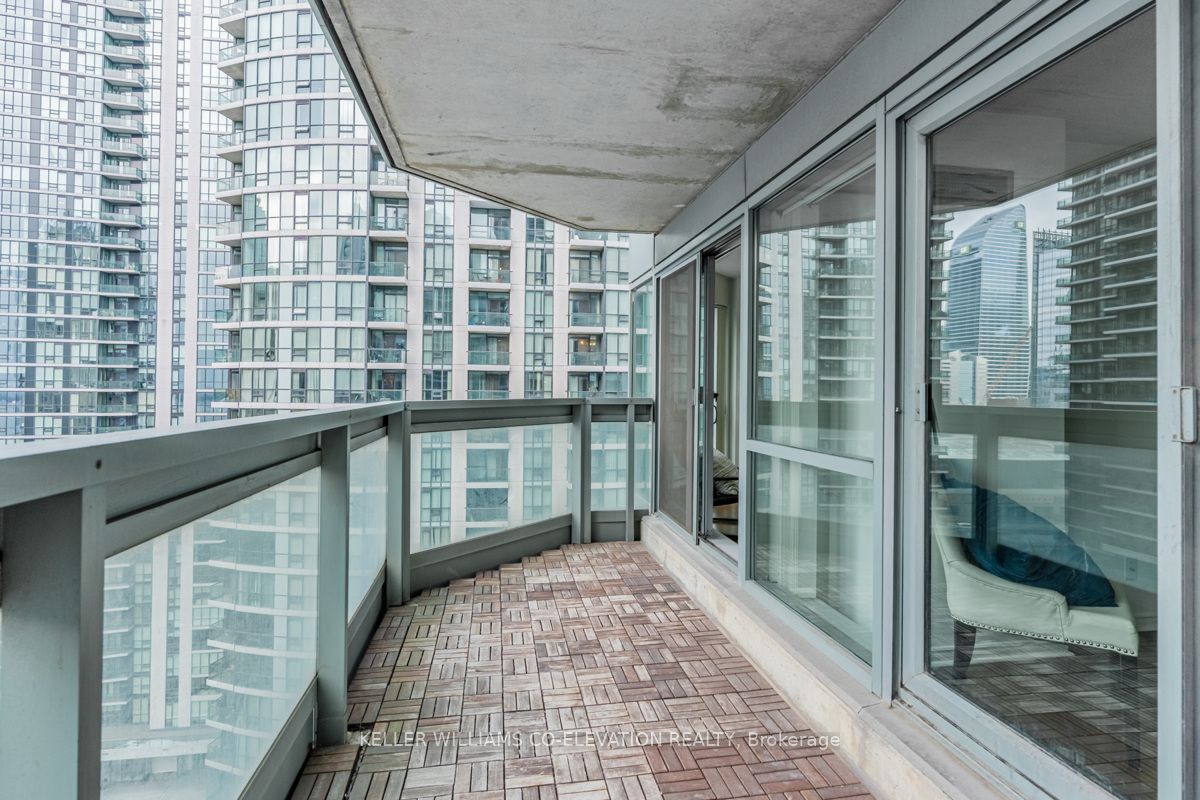 10 Yonge St, #1803
