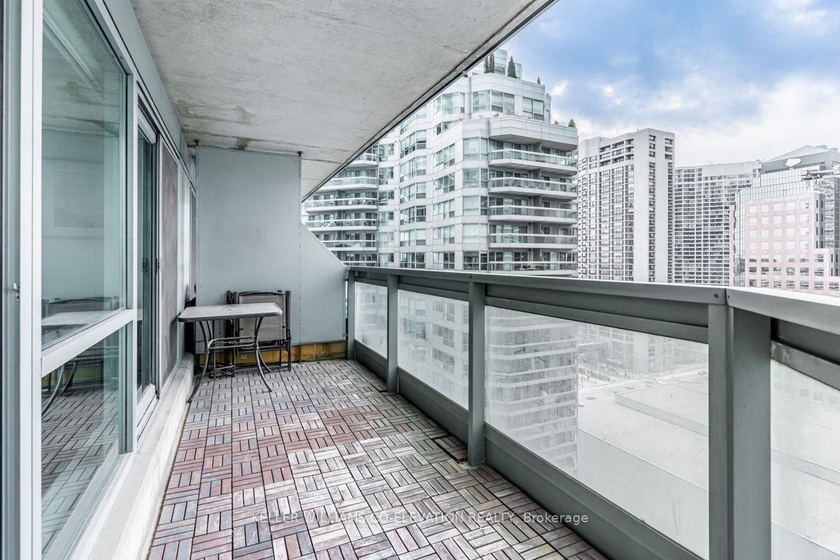 10 Yonge St, #1803