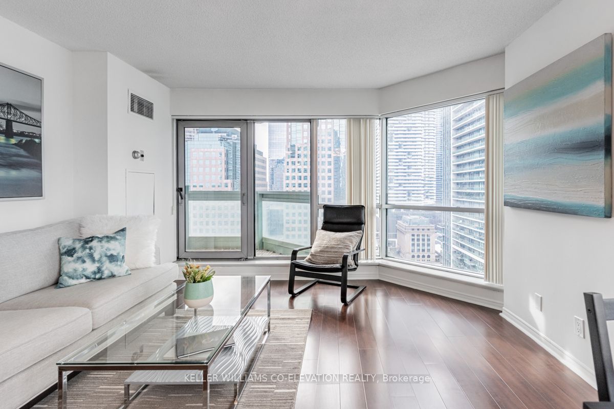 10 Yonge St, #1803