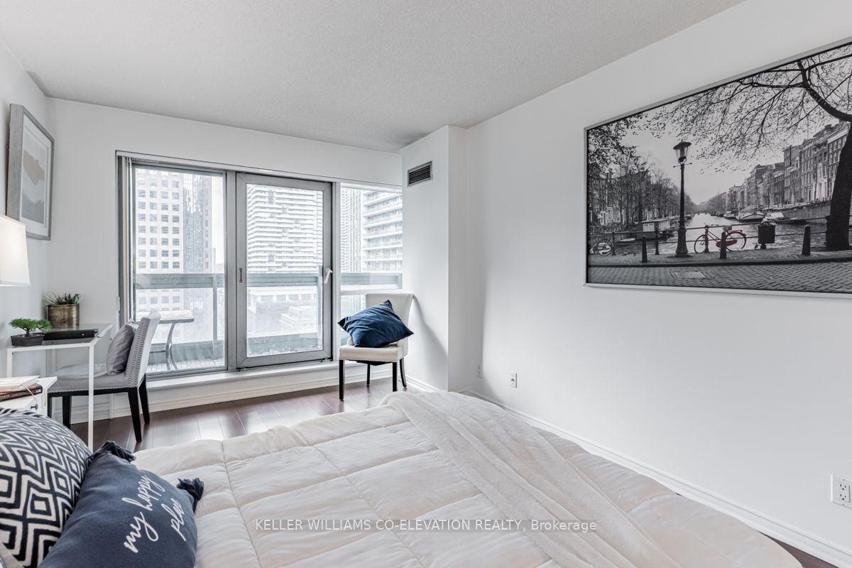 10 Yonge St, #1803