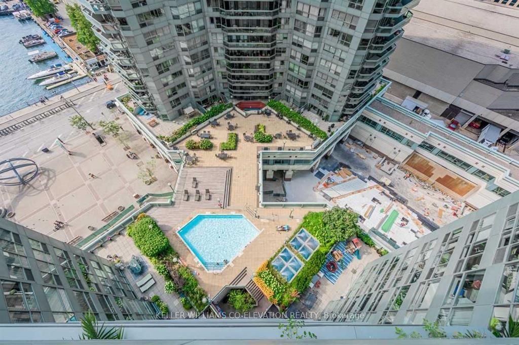 10 Yonge St, #1803