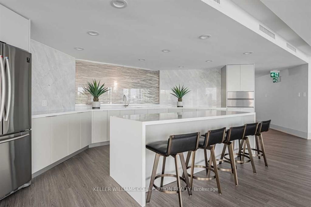 10 Yonge St, #1803