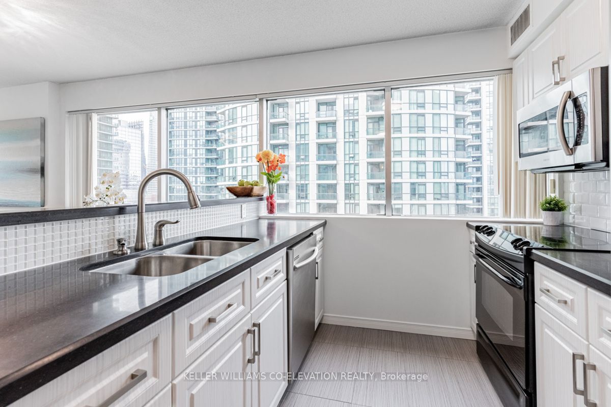 10 Yonge St, #1803