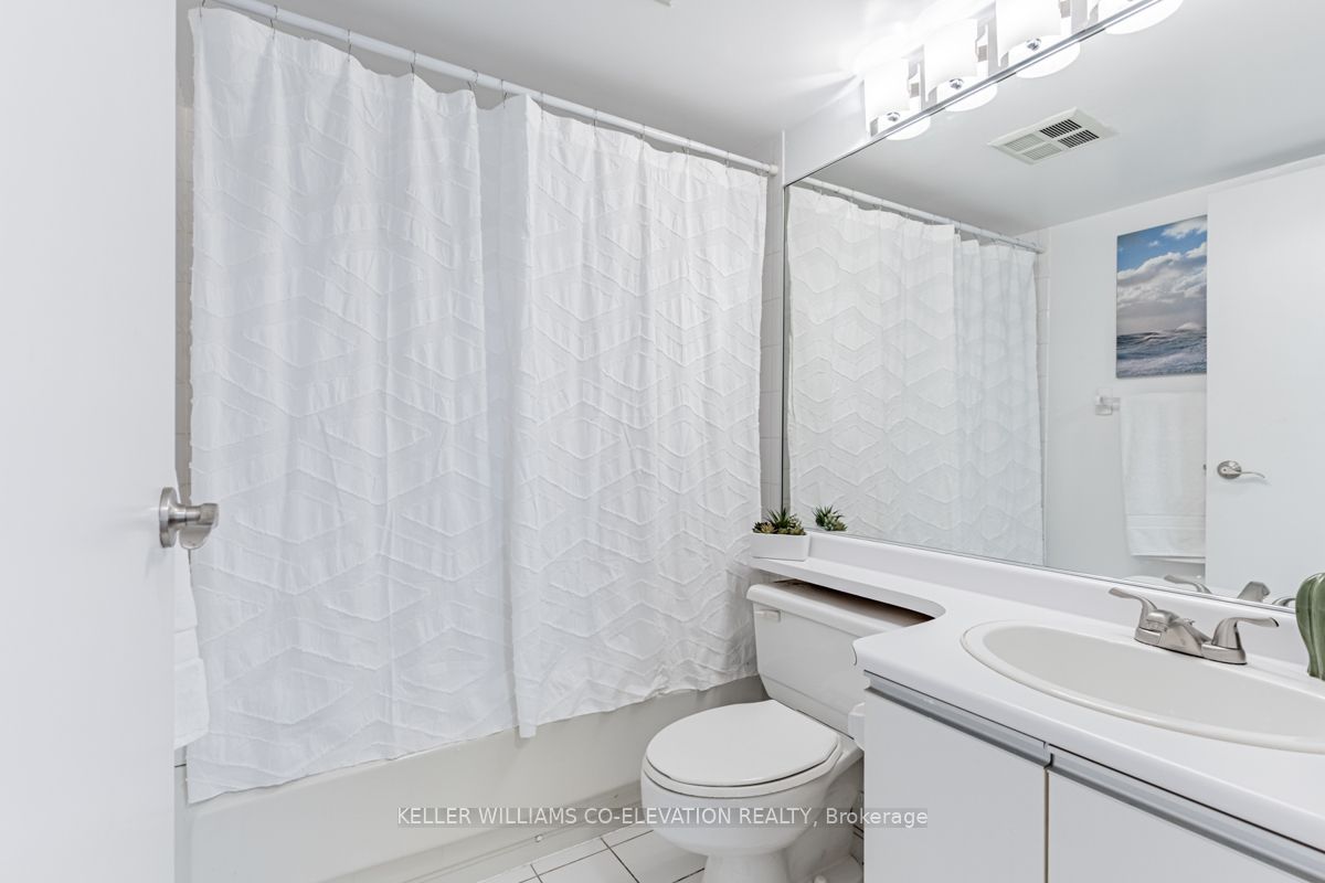 10 Yonge St, #1803