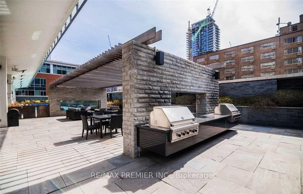 33 Charles Street E, #911