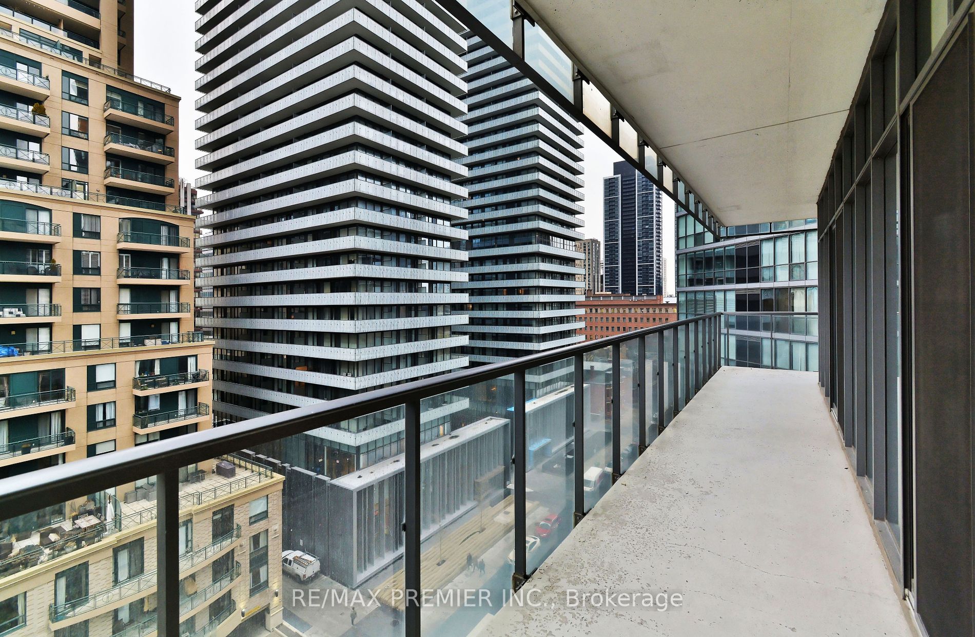 33 Charles Street E, #911