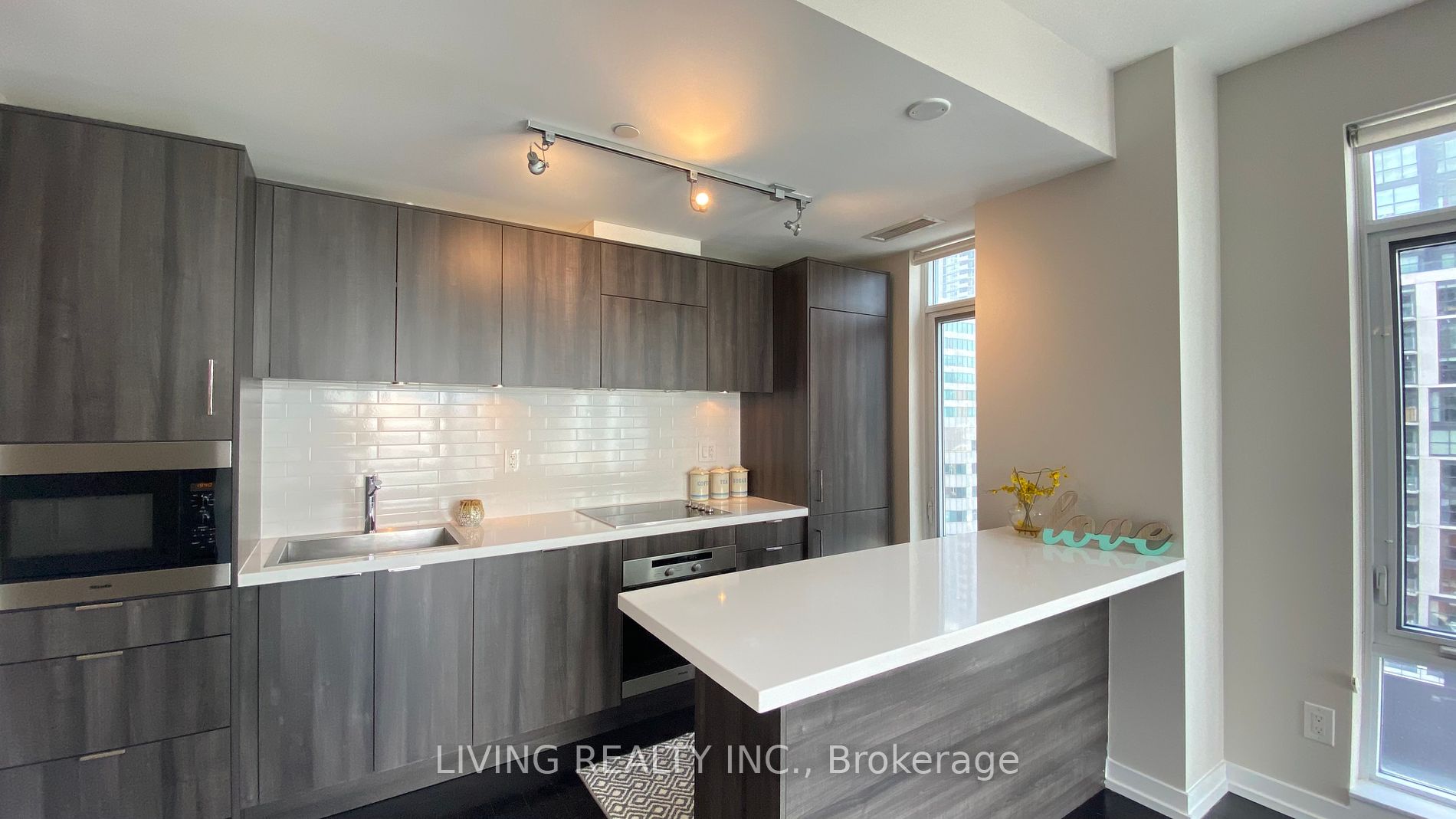21 Widmer Street, #1002