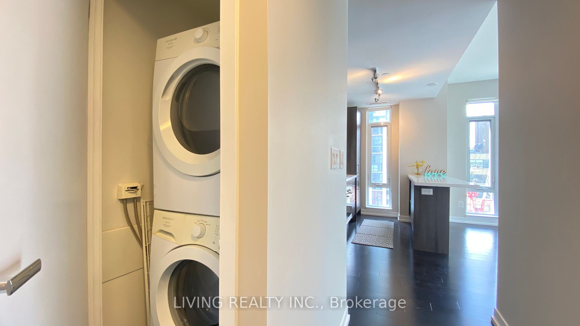 21 Widmer Street, #1002