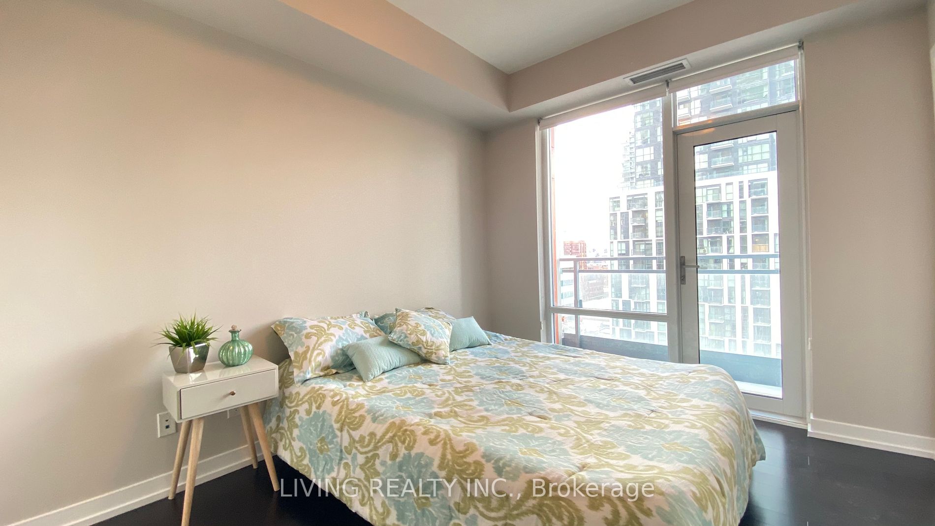 21 Widmer Street, #1002