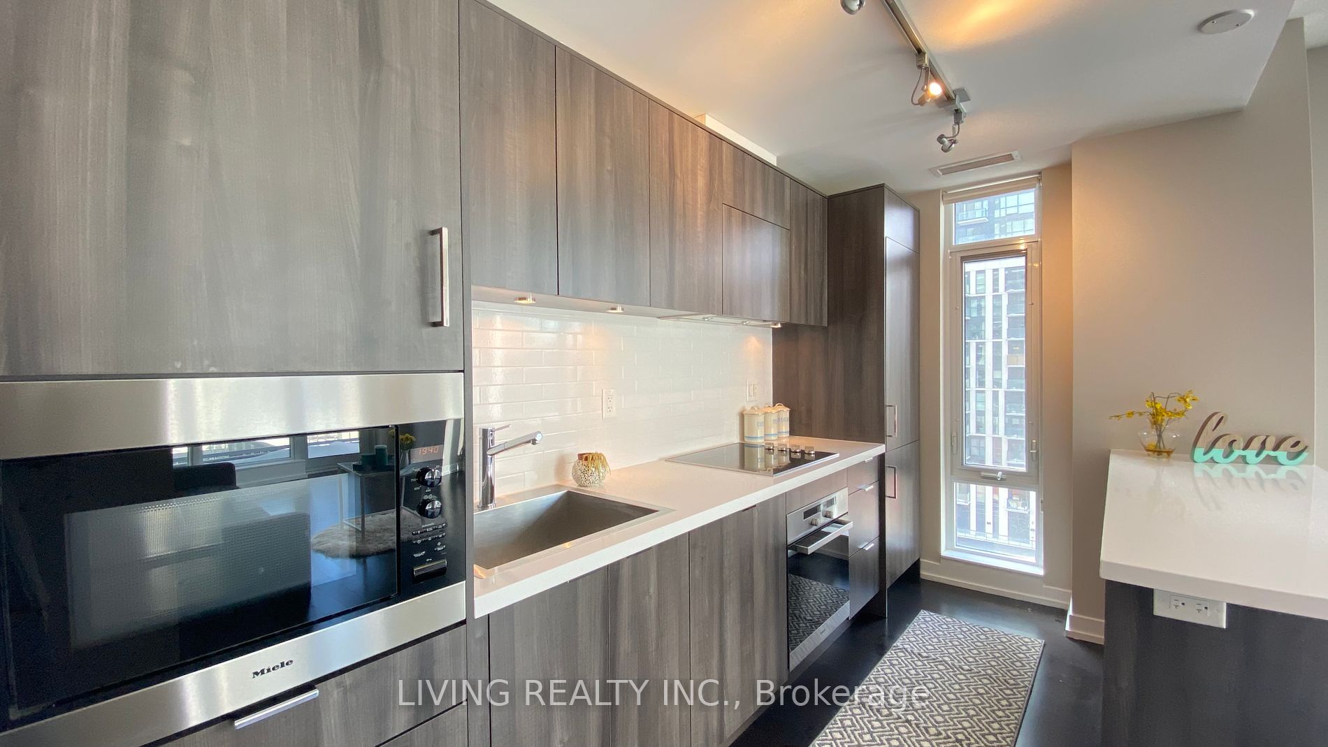21 Widmer Street, #1002