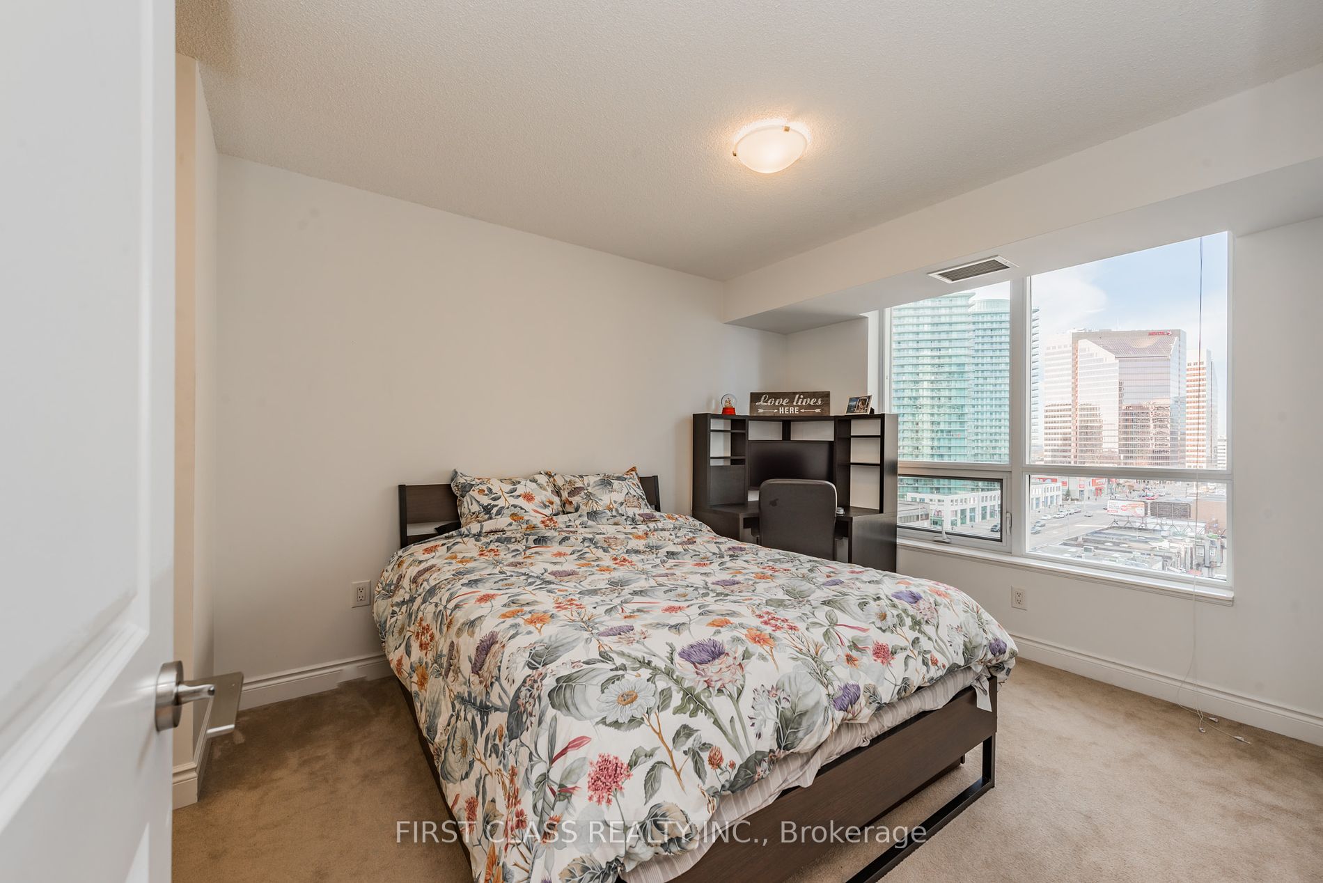 500 Doris Ave N, #921