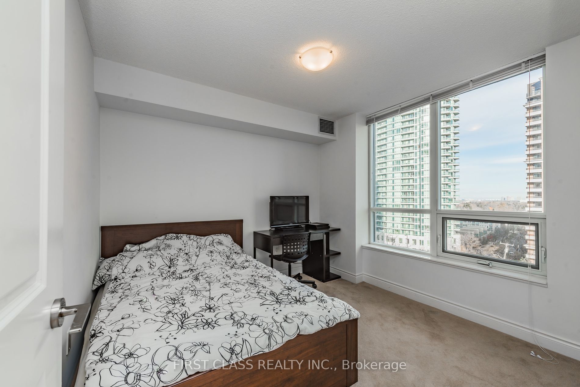 500 Doris Ave N, #921