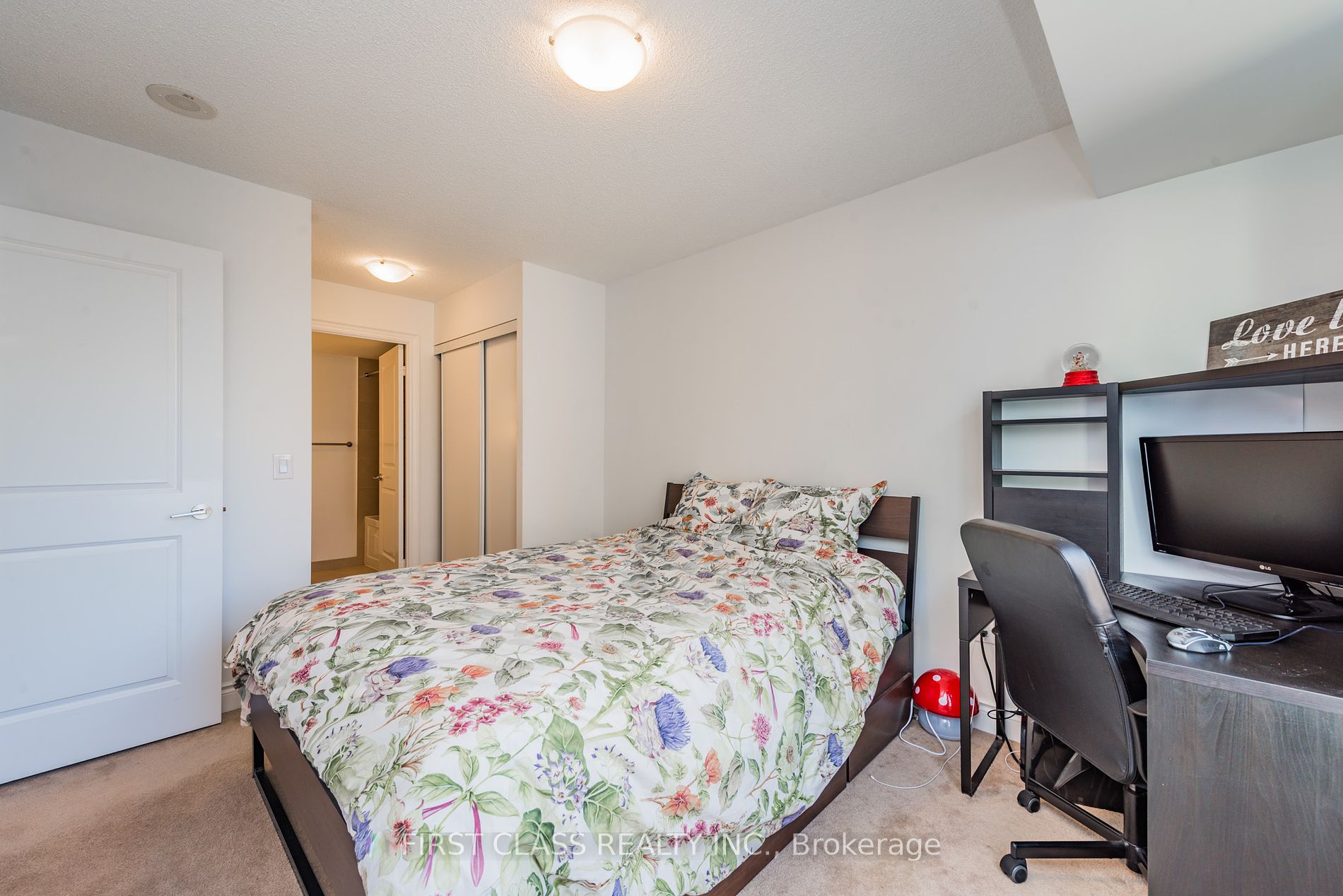 500 Doris Ave N, #921