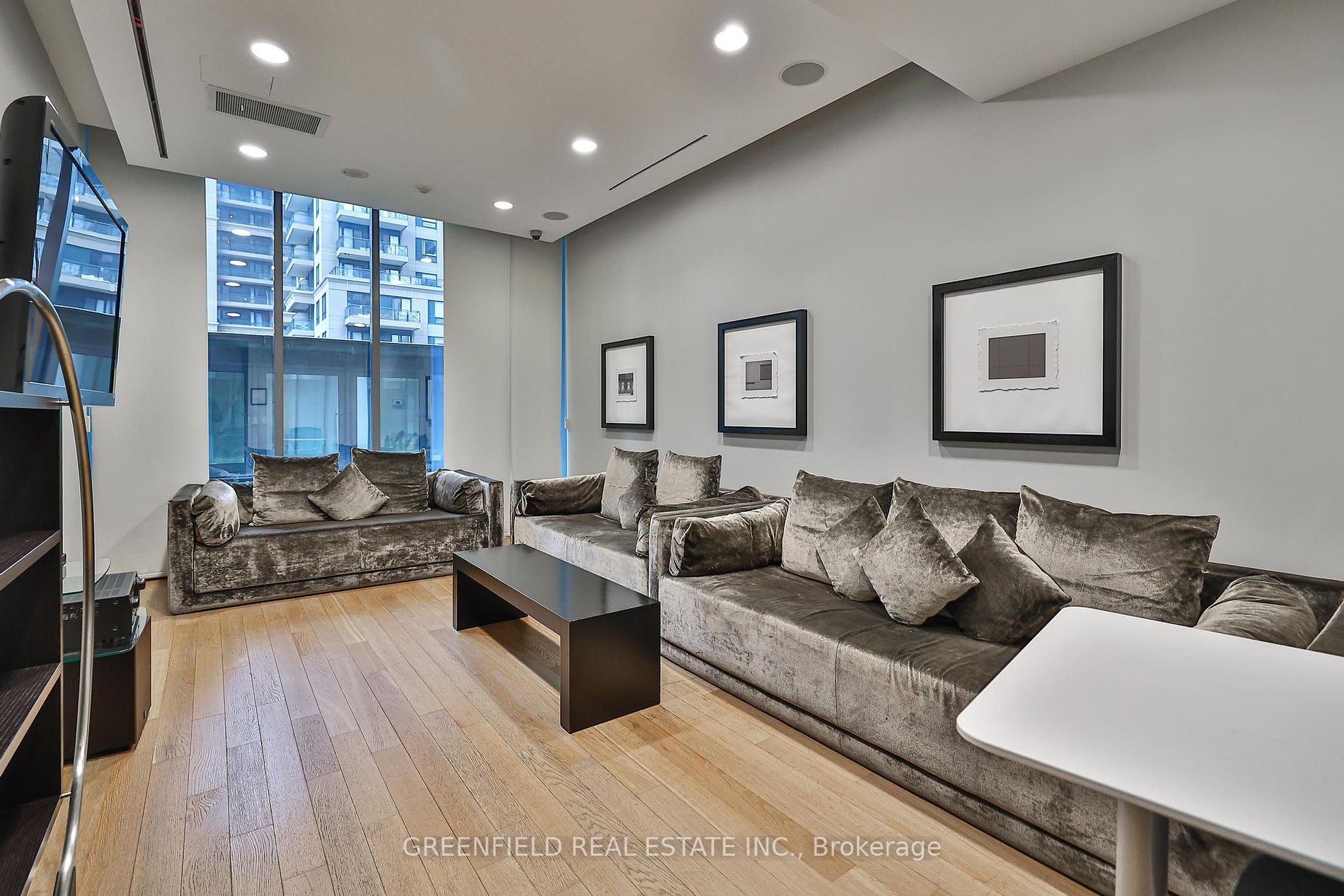 33 Charles St E, #3601