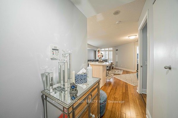 5 Northtown Way #1109