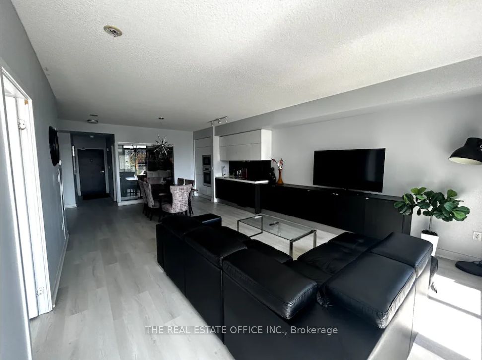 151 Dan Leckie Way #202