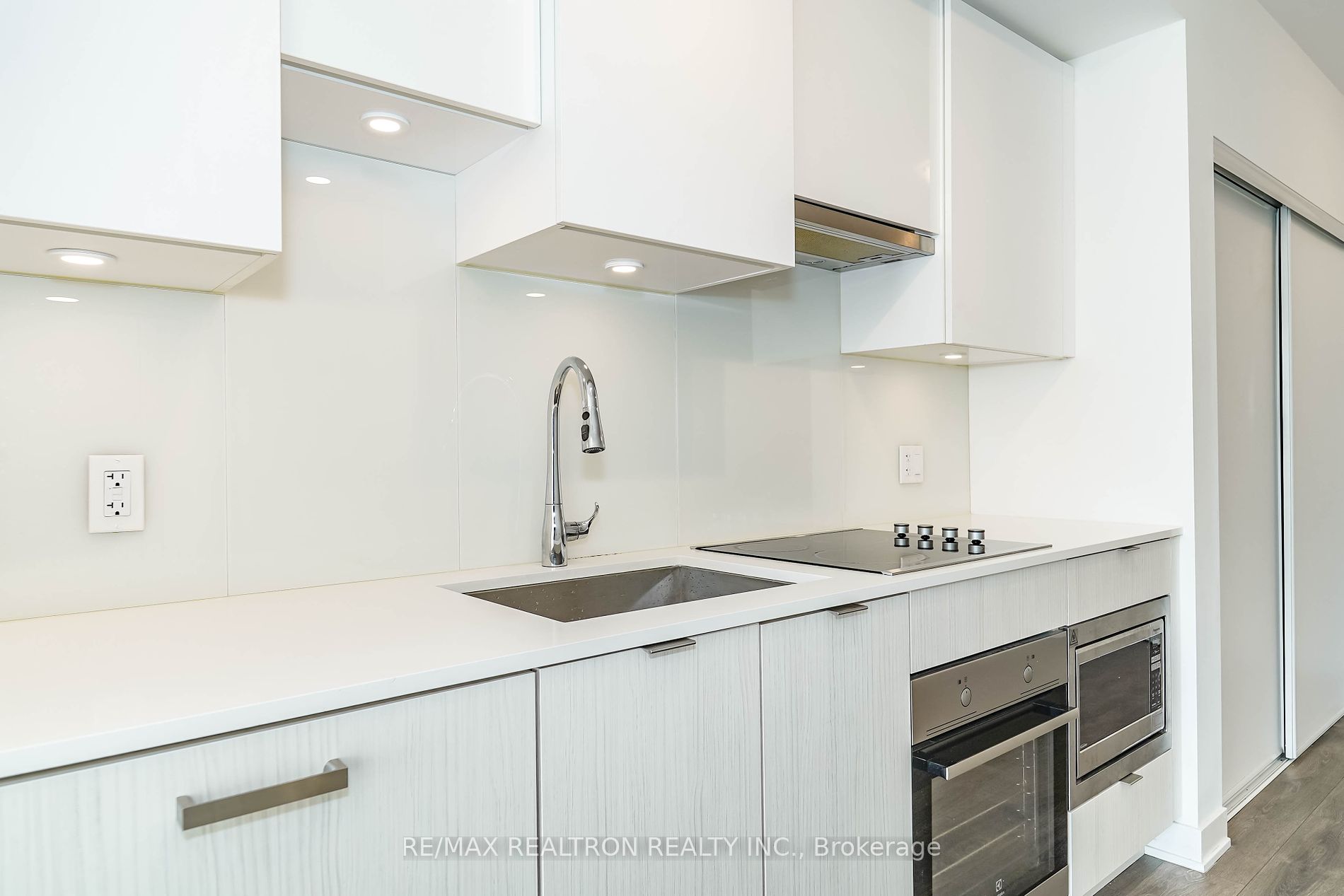 195 Redpath Ave, #2307