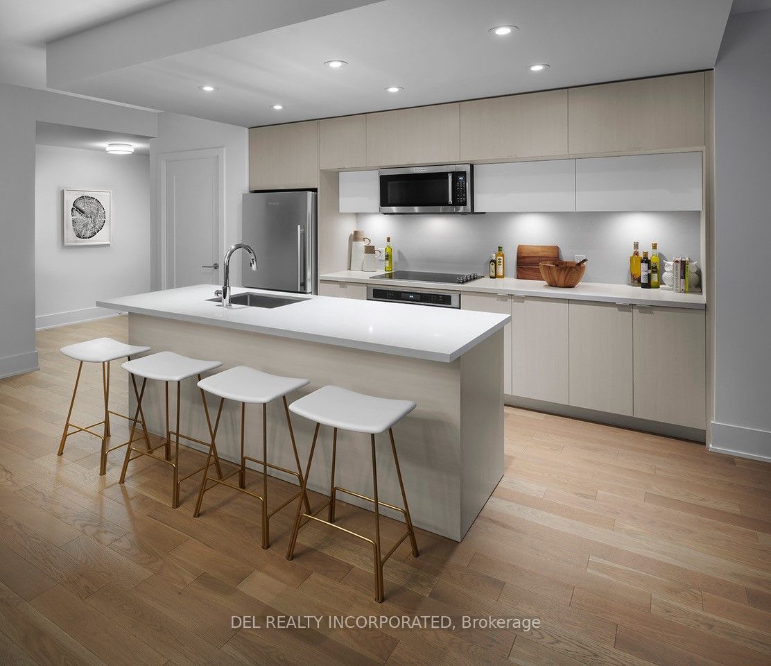 585 Bloor St E, #225