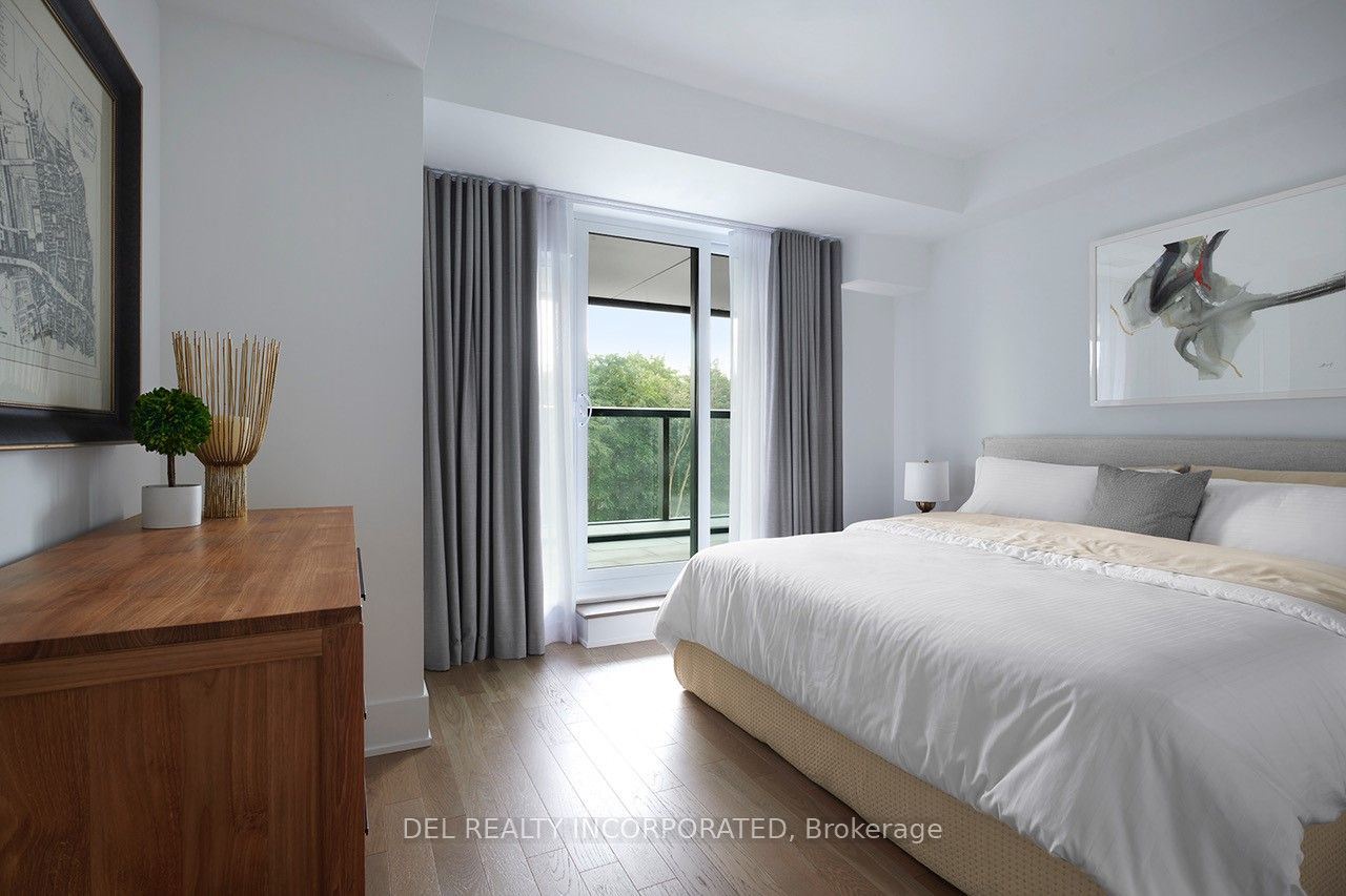 585 Bloor St E, #225