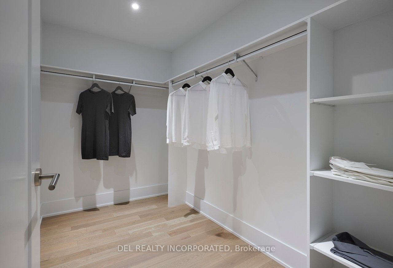 585 Bloor St E, #225
