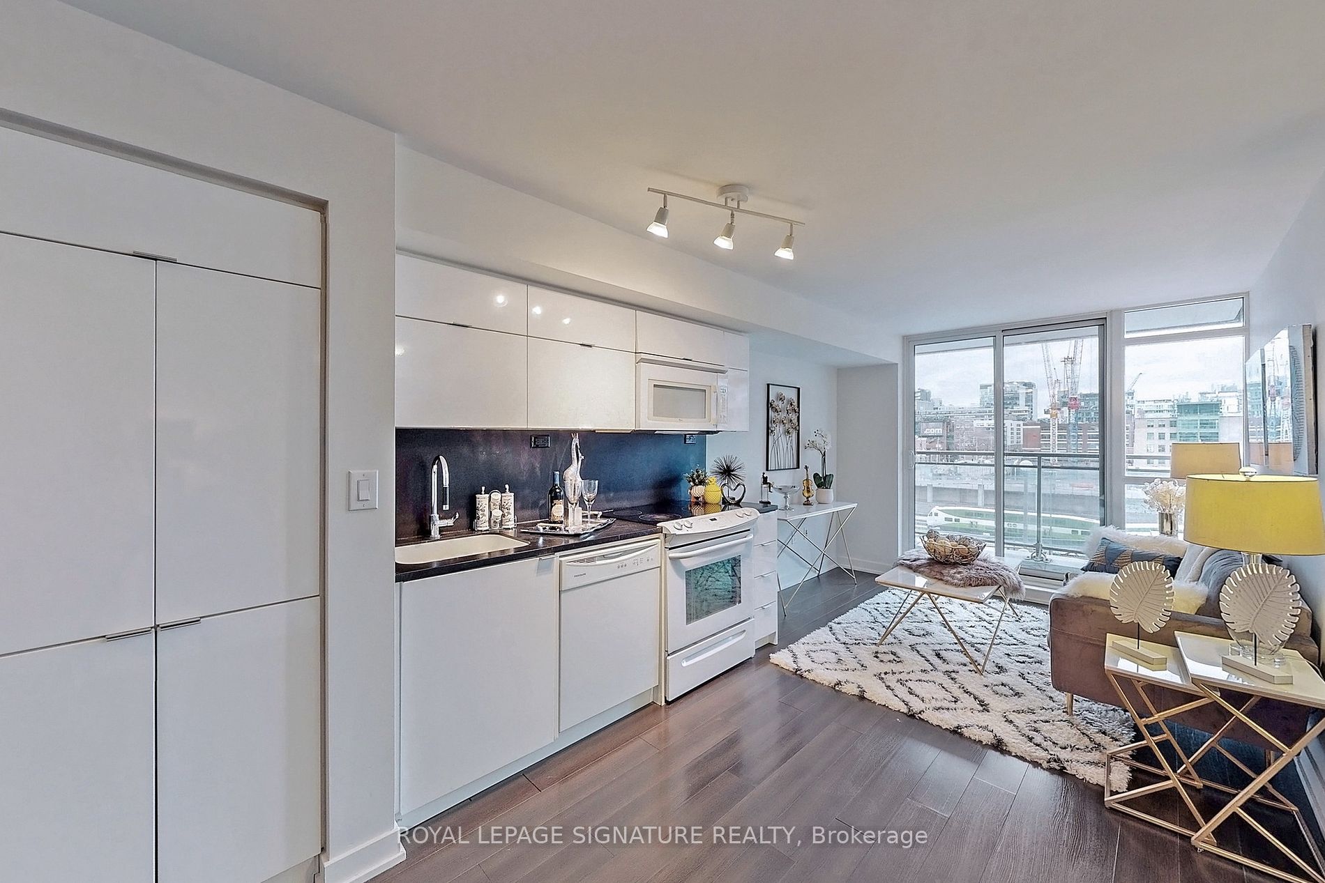 151 Dan Leckie Way #321