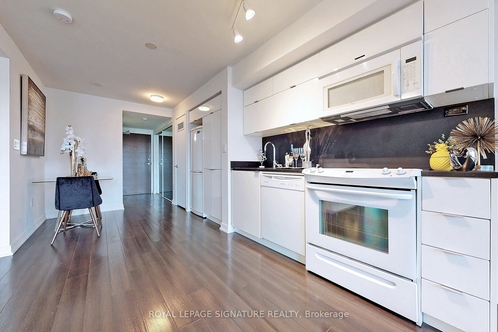 151 Dan Leckie Way #321
