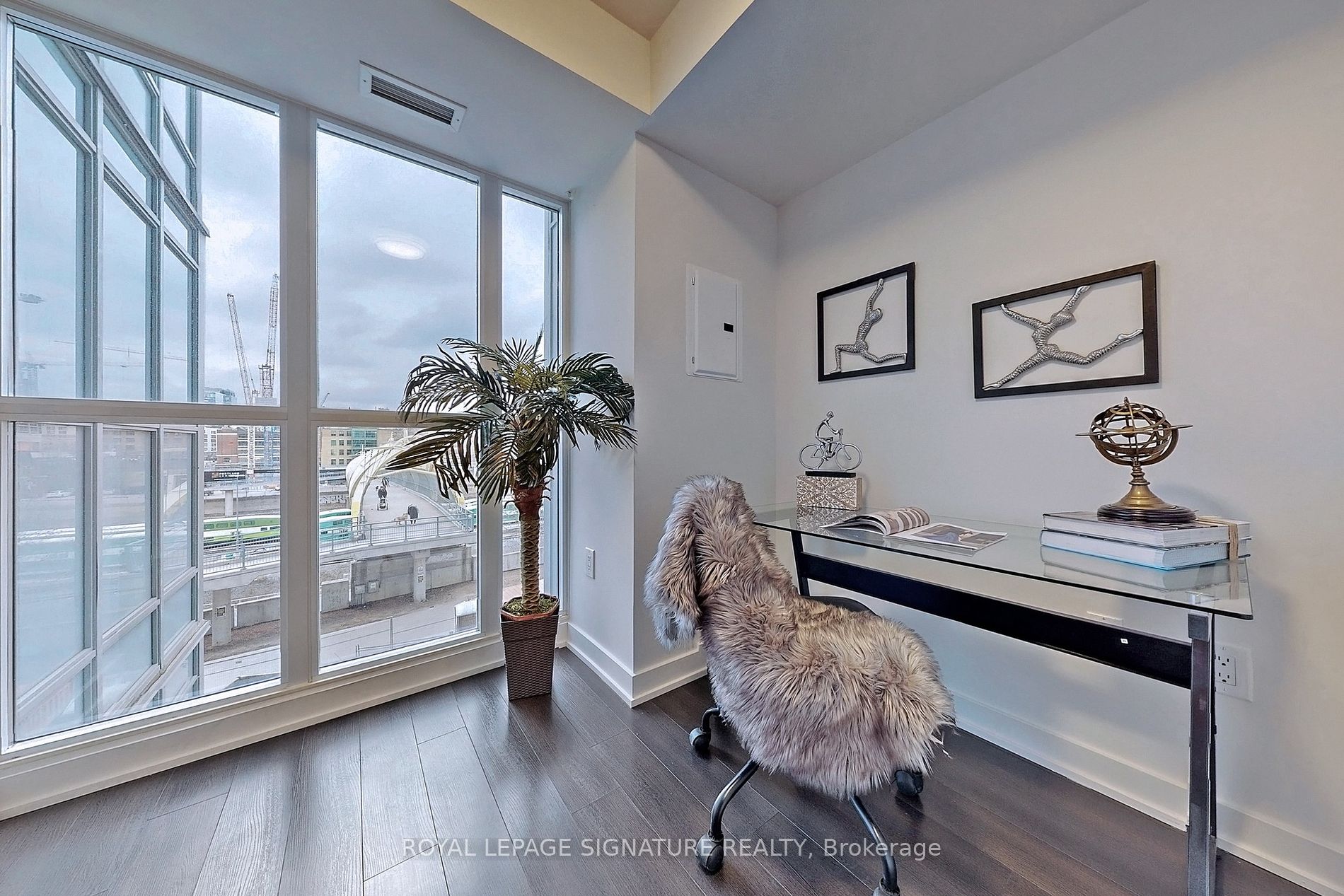 151 Dan Leckie Way #321