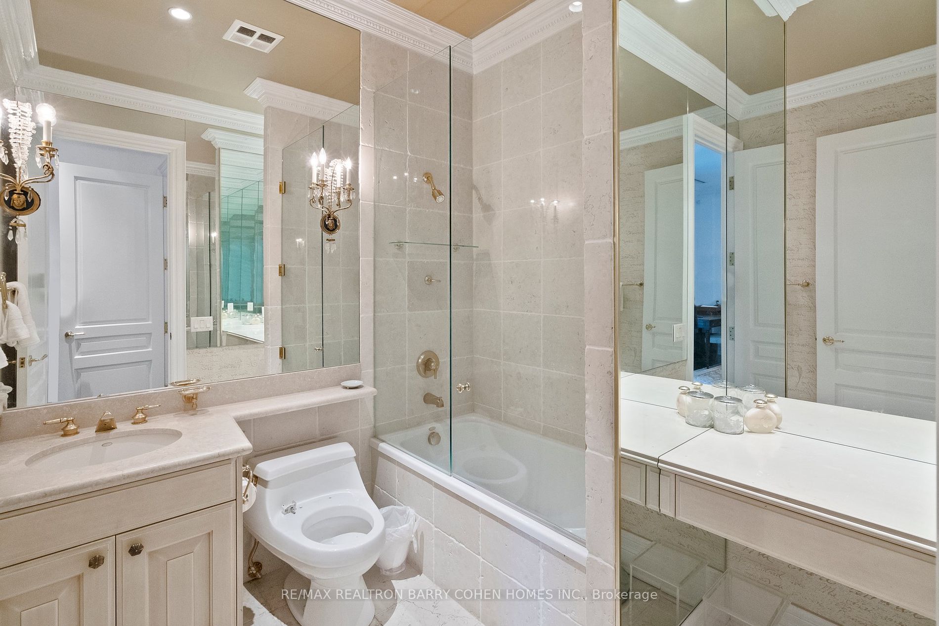 1 Post Rd, #204