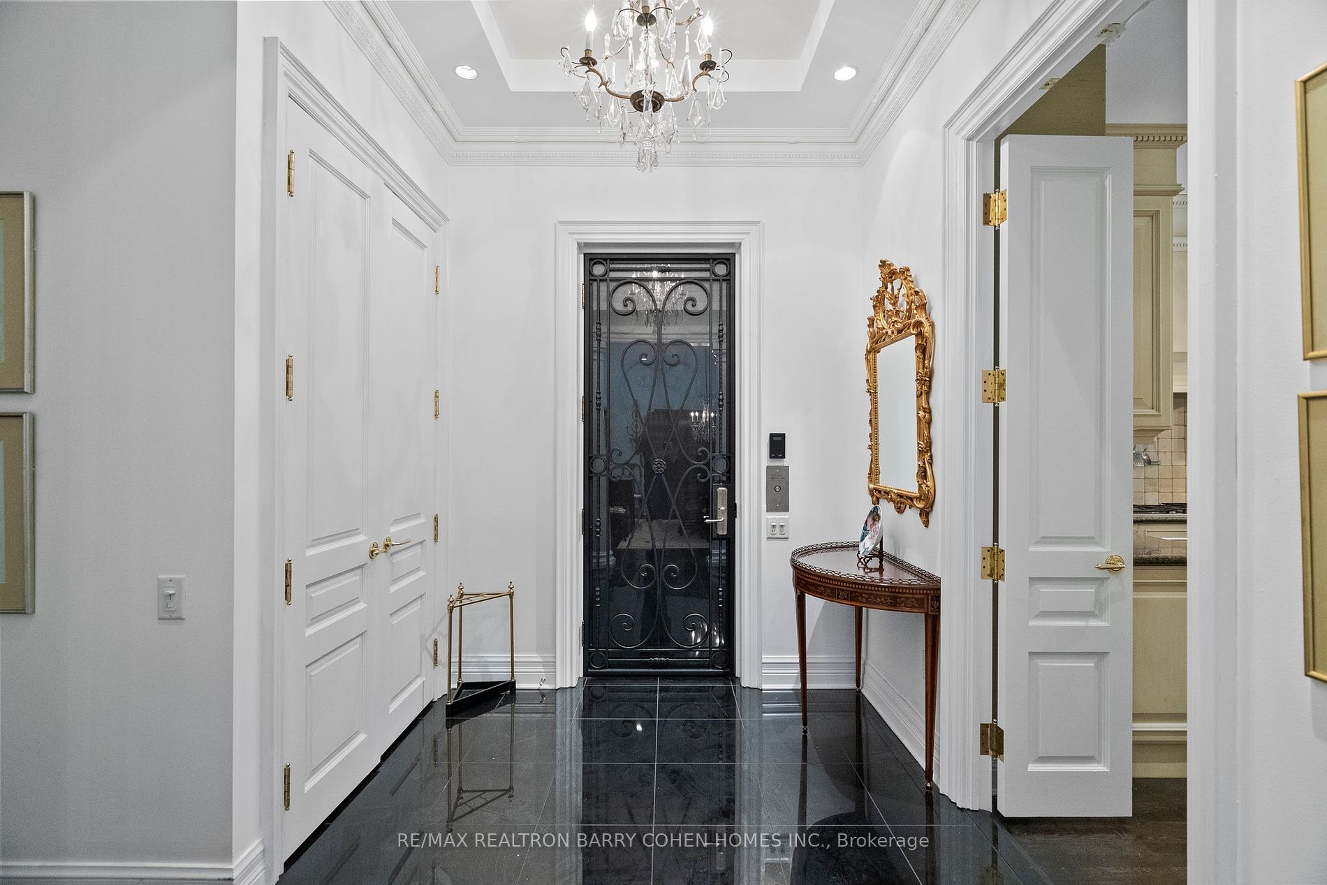 1 Post Rd, #204