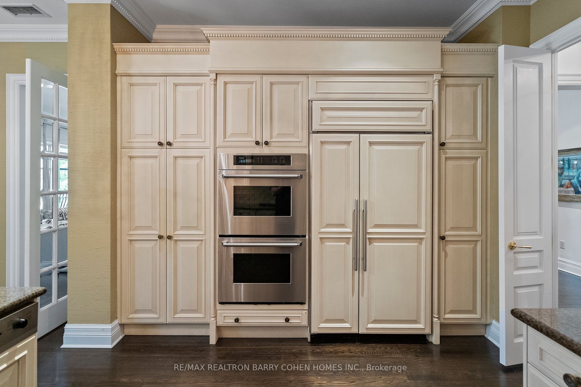 1 Post Rd, #204