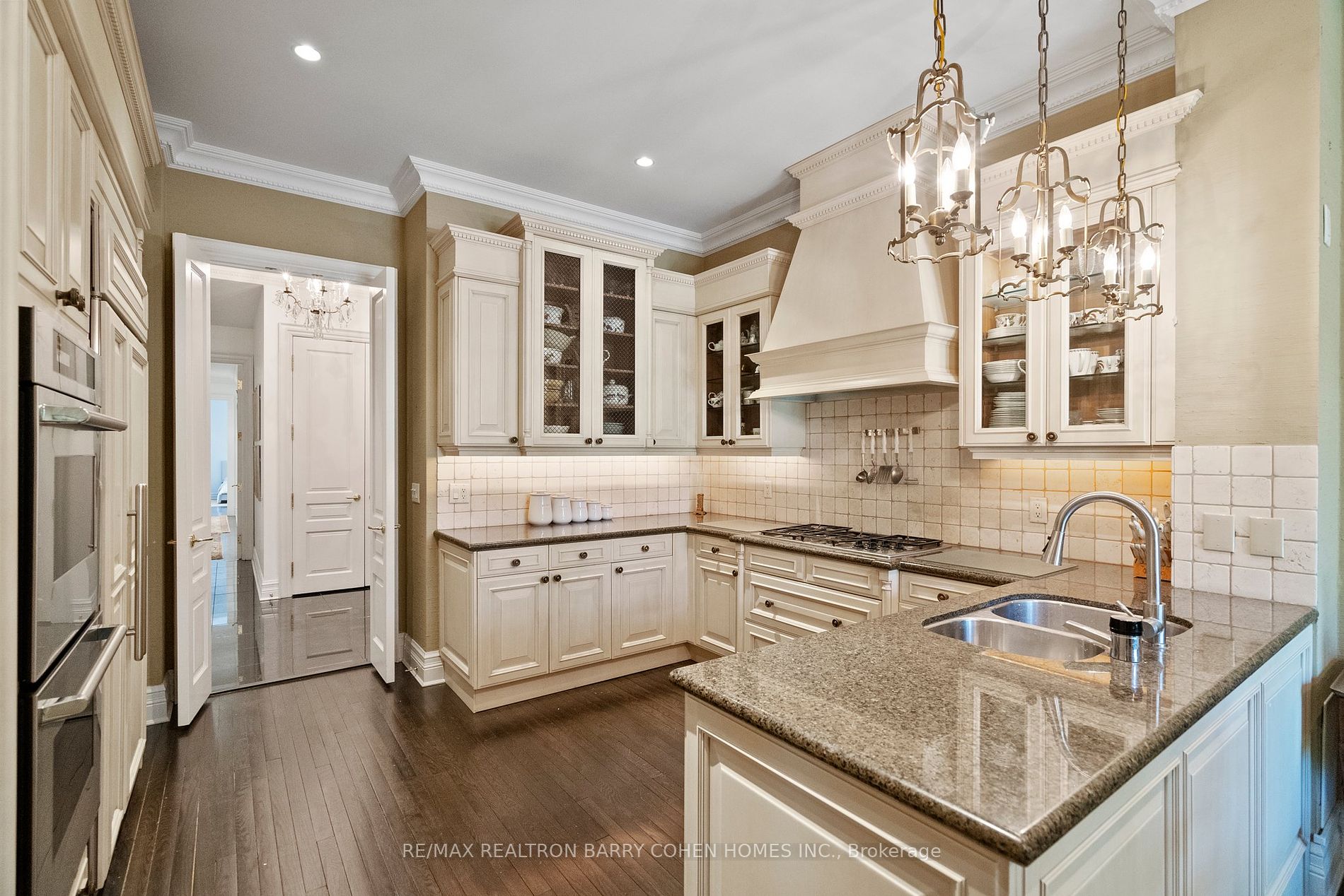 1 Post Rd, #204
