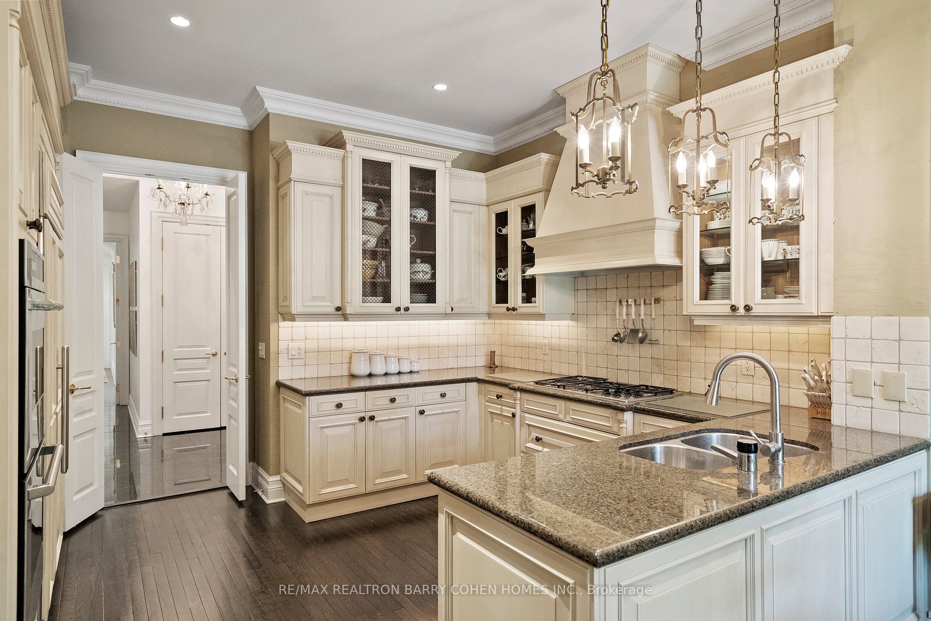 1 Post Rd, #204
