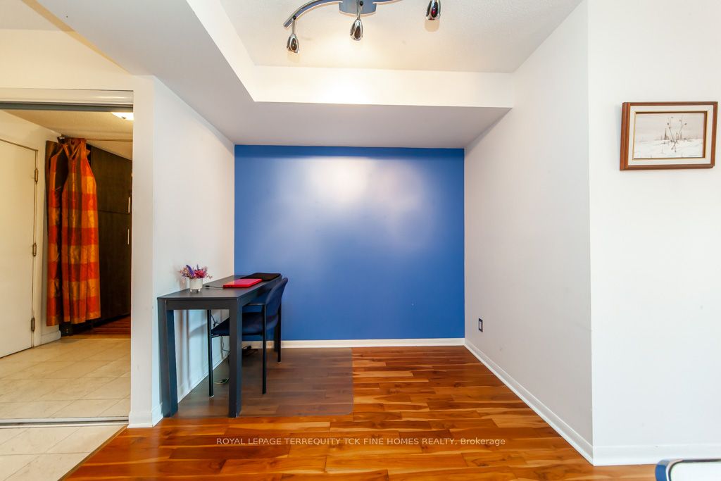 323 Richmond St E, #417