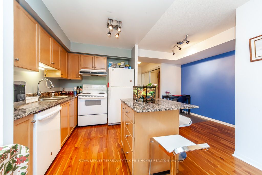 323 Richmond St E, #417