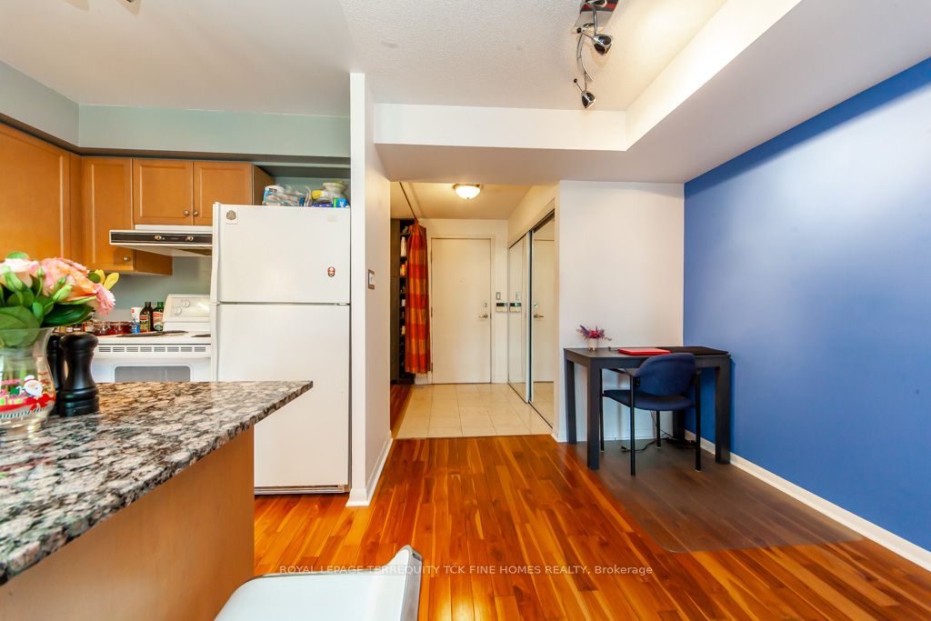 323 Richmond St E, #417