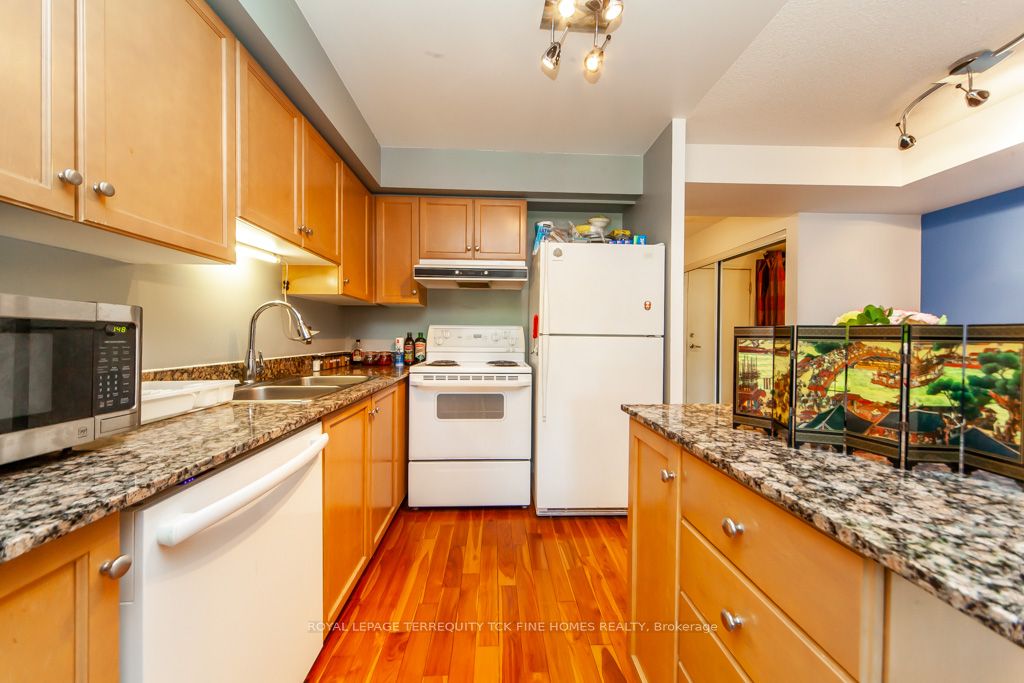 323 Richmond St E, #417