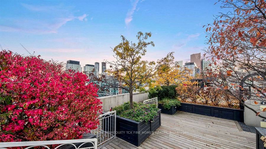 323 Richmond St E, #417