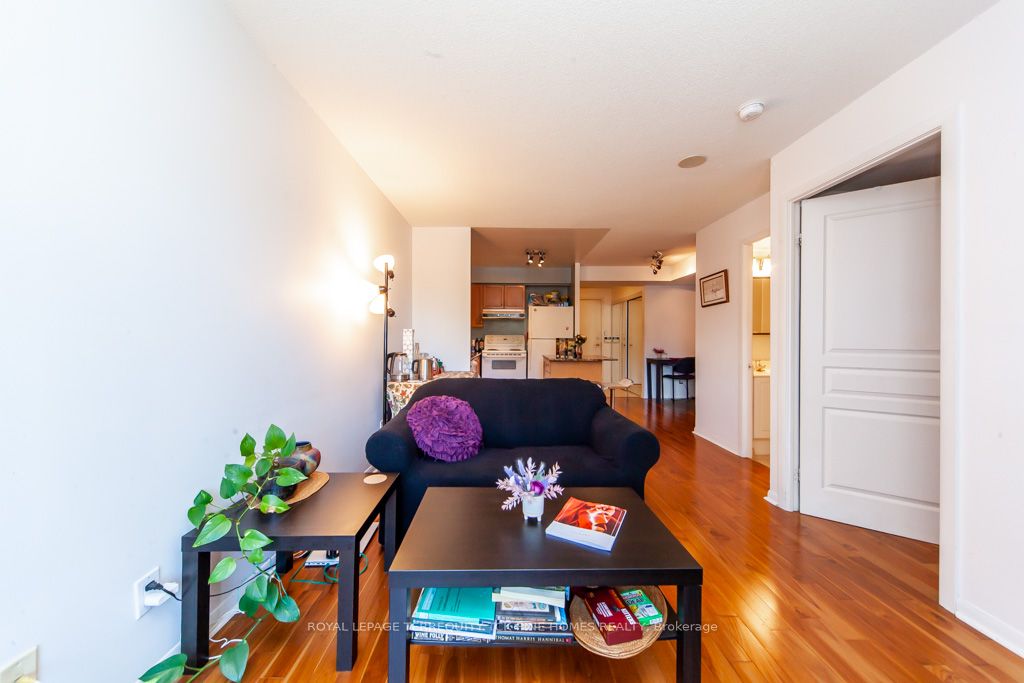323 Richmond St E, #417