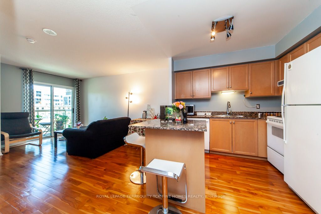 323 Richmond St E, #417