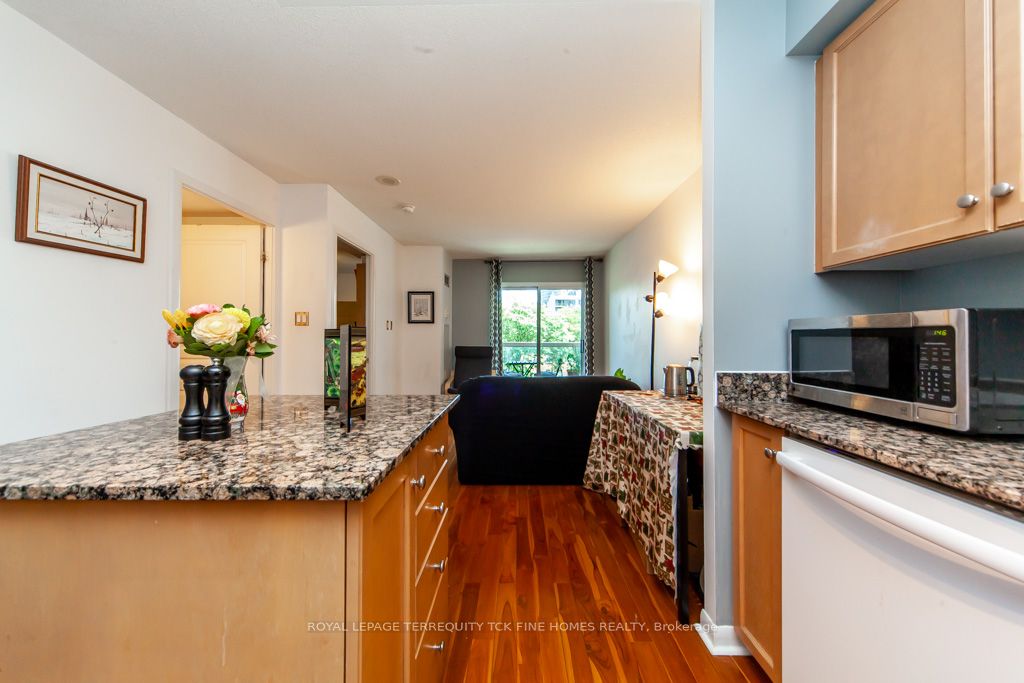 323 Richmond St E, #417