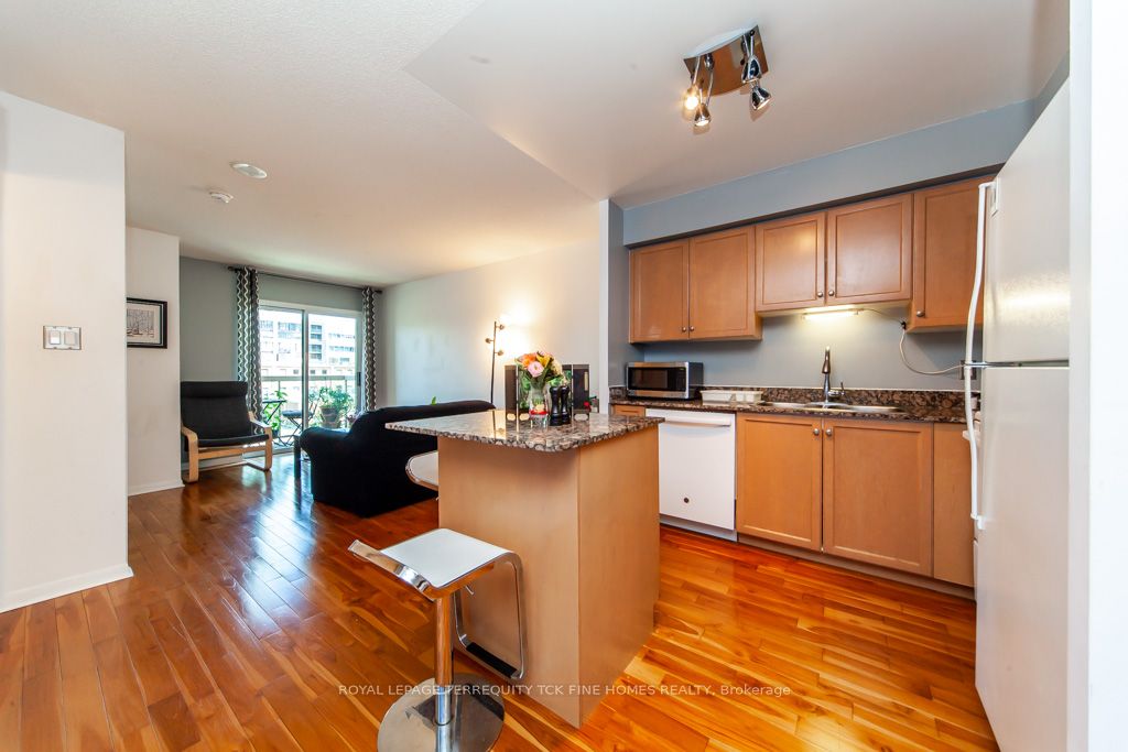 323 Richmond St E, #417