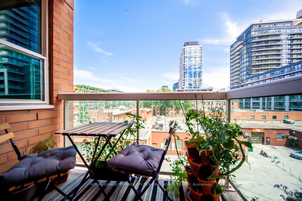 323 Richmond St E, #417