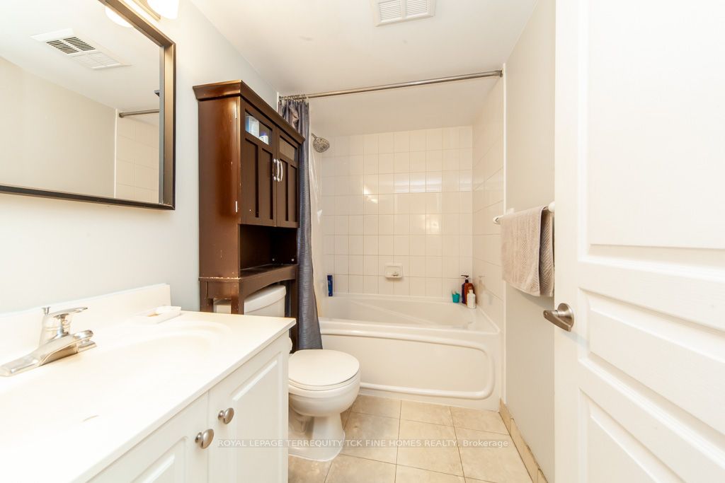 323 Richmond St E, #417