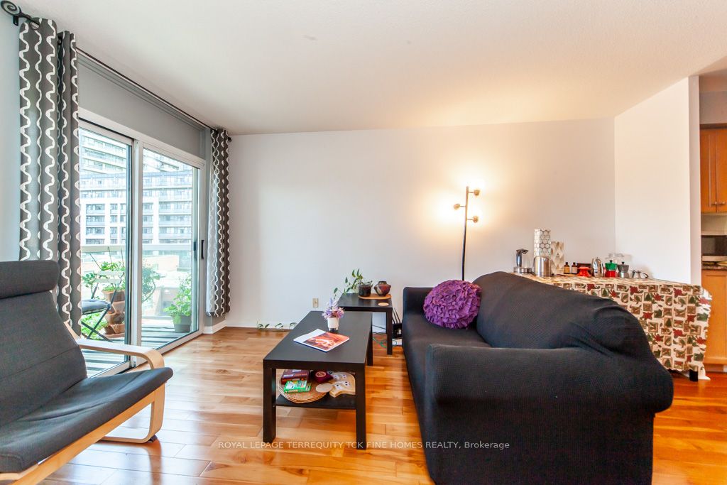 323 Richmond St E, #417