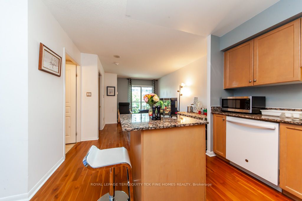 323 Richmond St E, #417