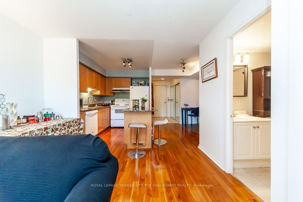 323 Richmond St E, #417