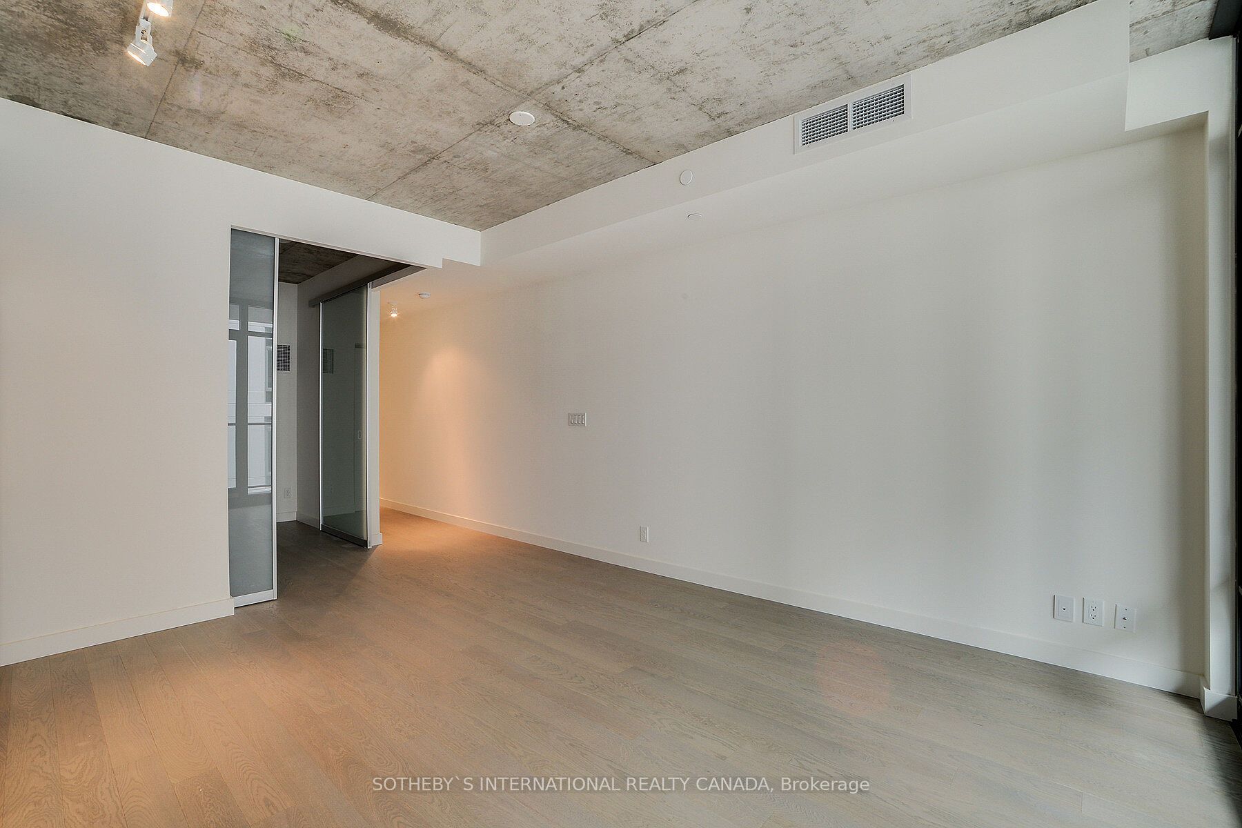 111 Bathurst St, #1007
