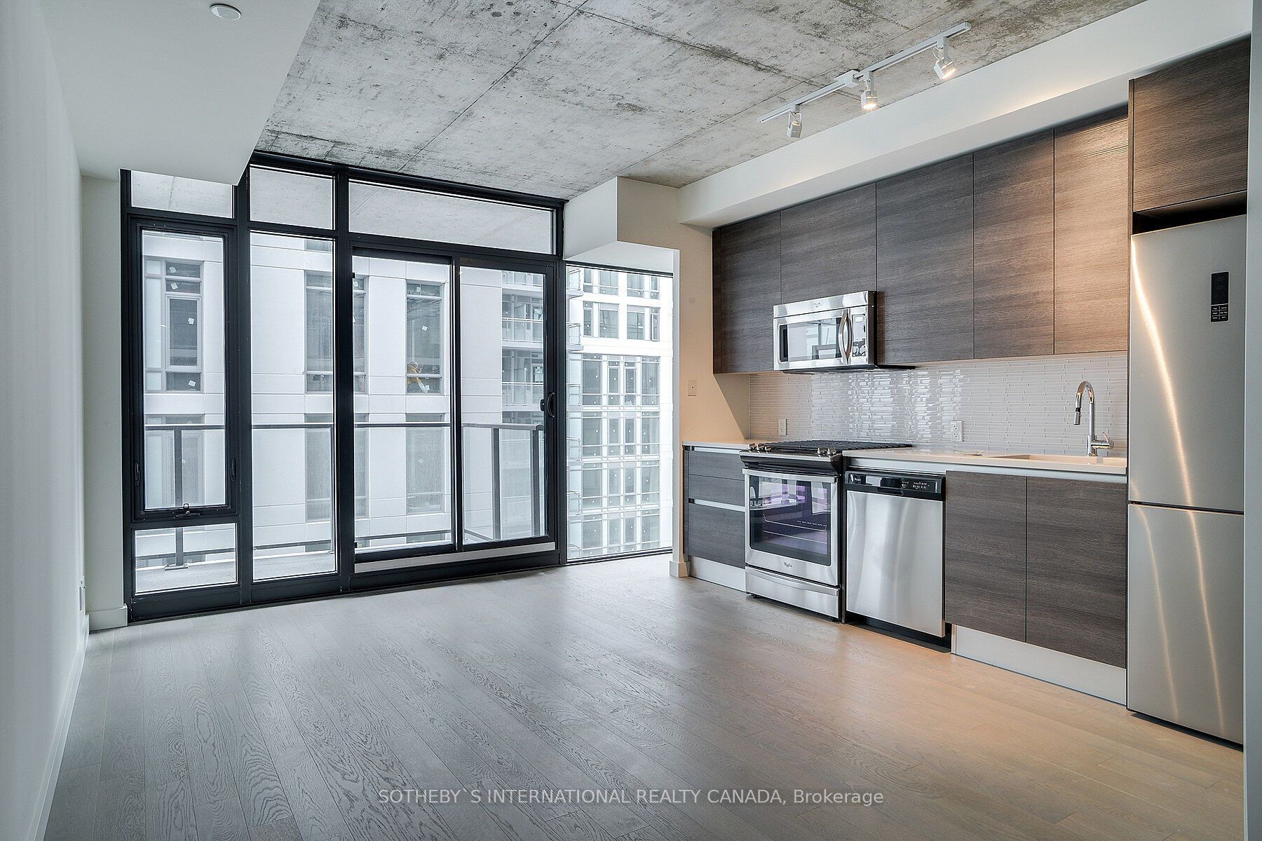 111 Bathurst St, #1007