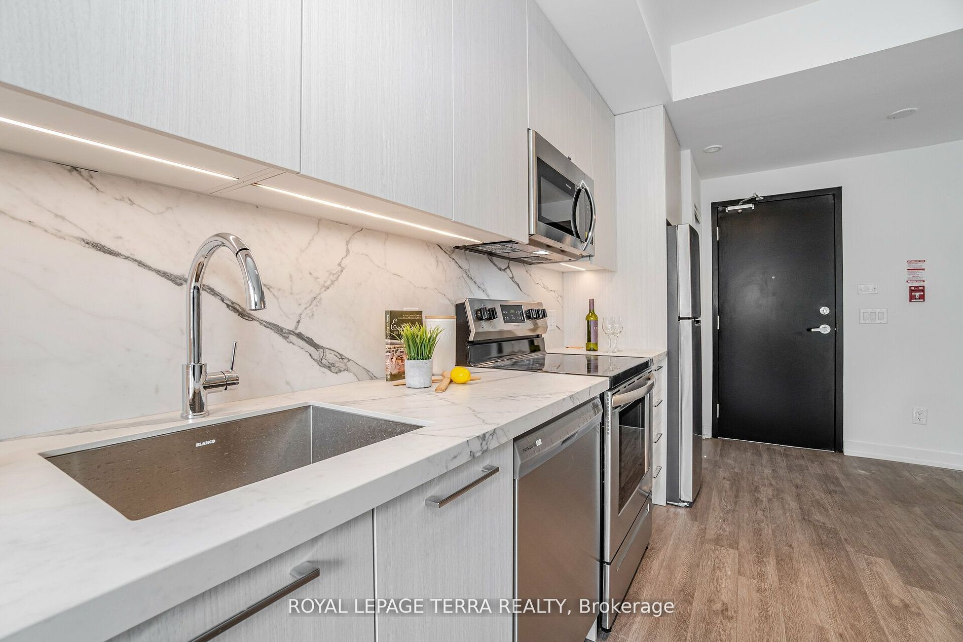 871 Sheppard Ave W, #28