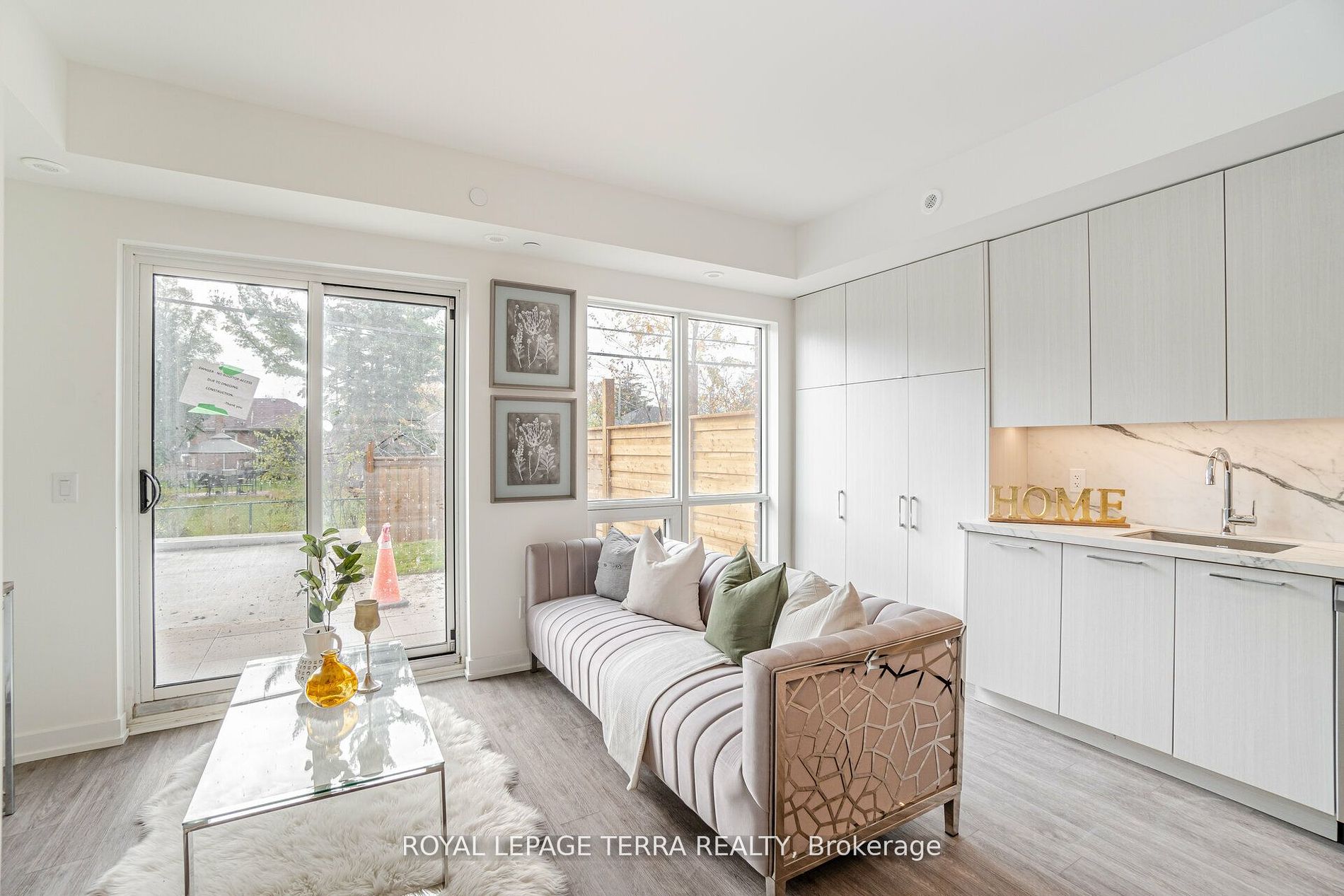 871 Sheppard Ave W, #28